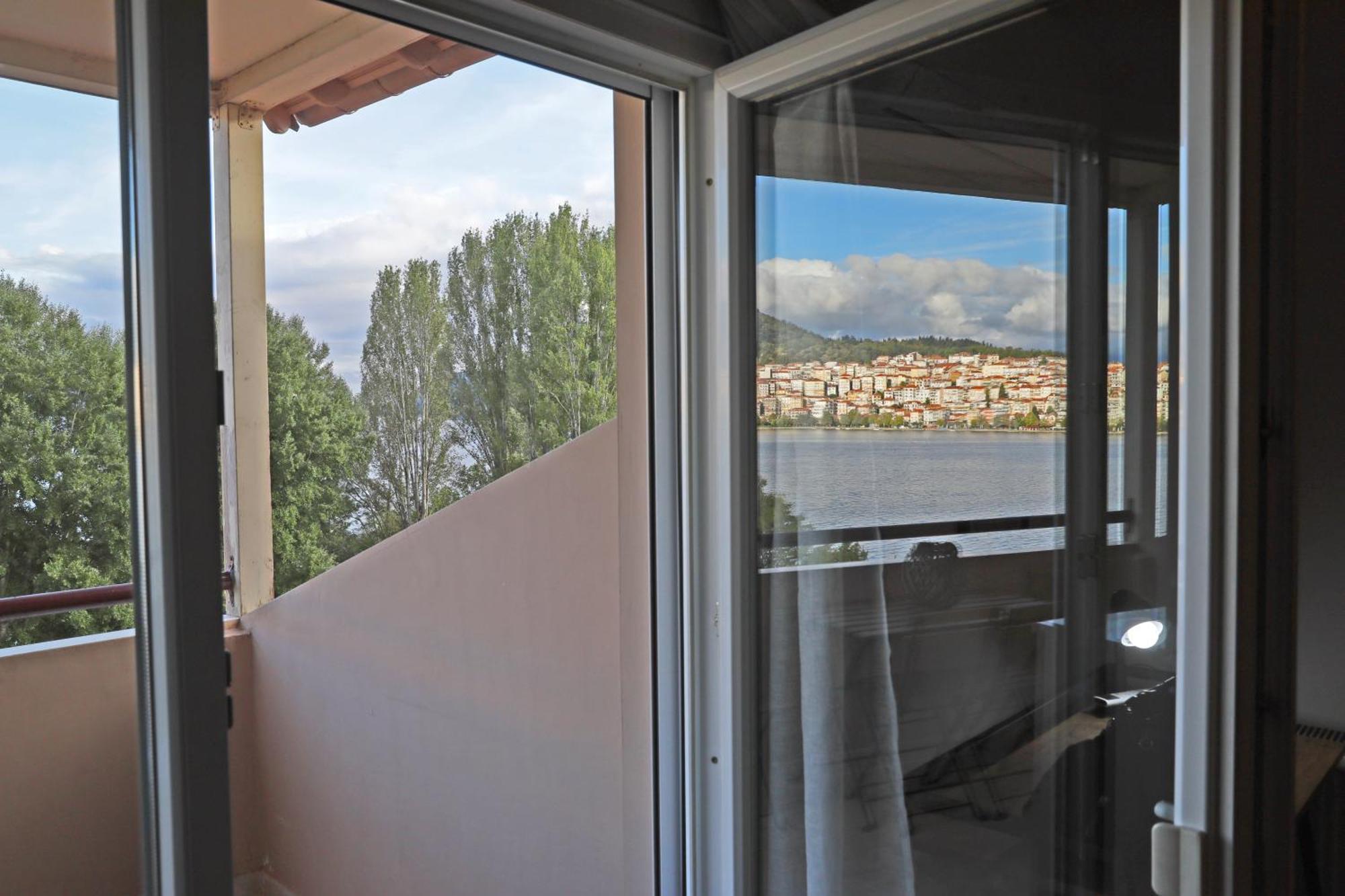 Swan Lake Front Apartment Kastoria Exterior foto